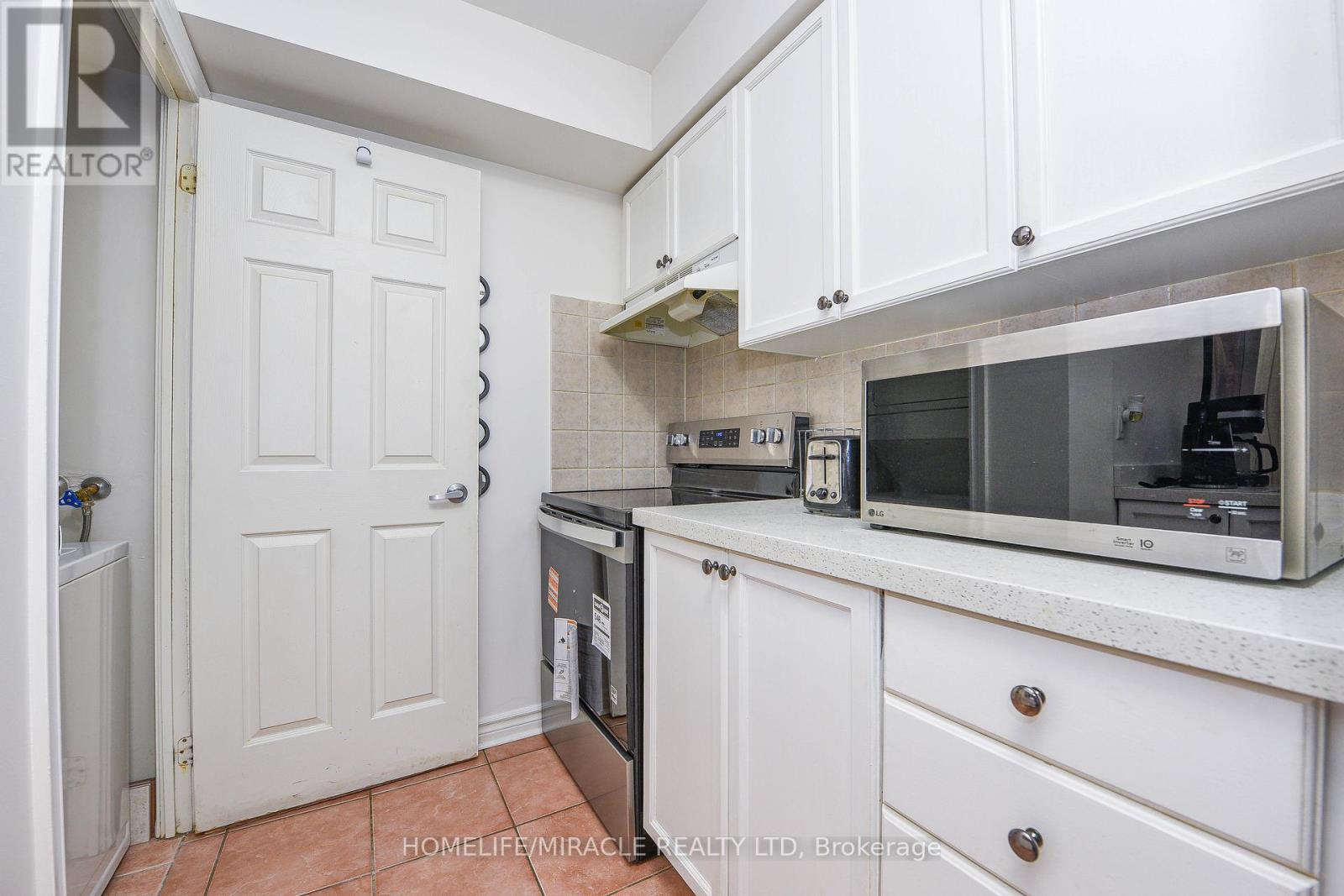 1922 - 3888 Duke Of York Boulevard, Mississauga (City Centre), Ontario  L5B 4P5 - Photo 15 - W12693796