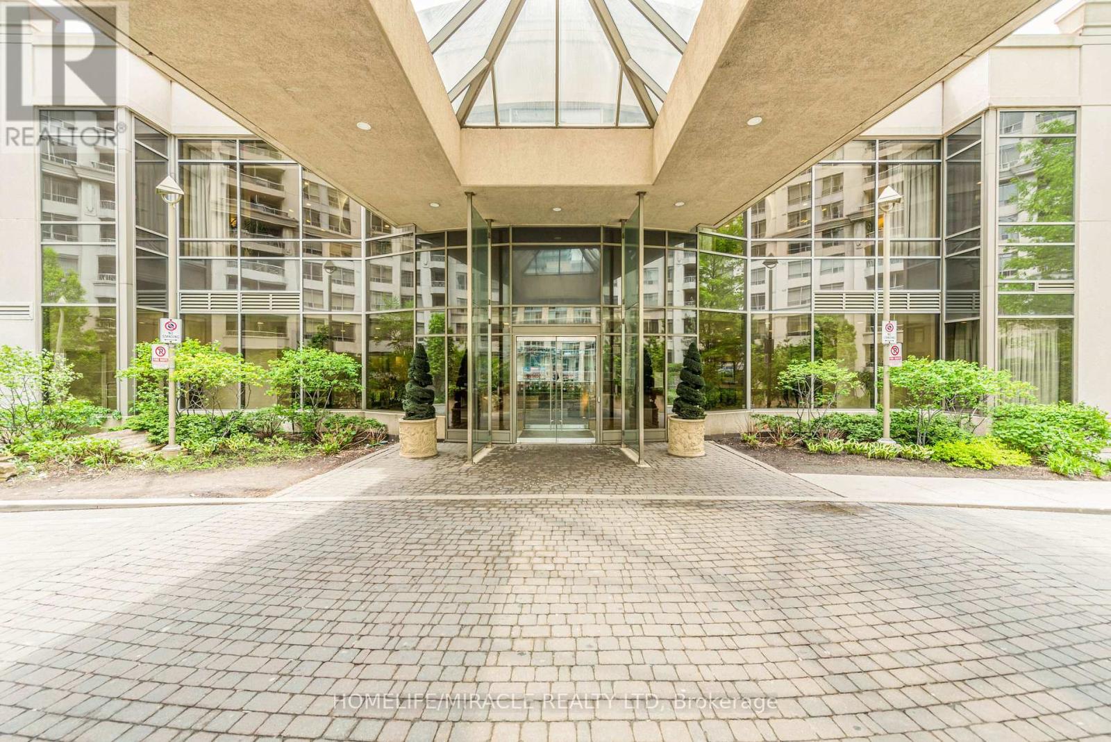 1922 - 3888 Duke Of York Boulevard, Mississauga (City Centre), Ontario  L5B 4P5 - Photo 4 - W12693796