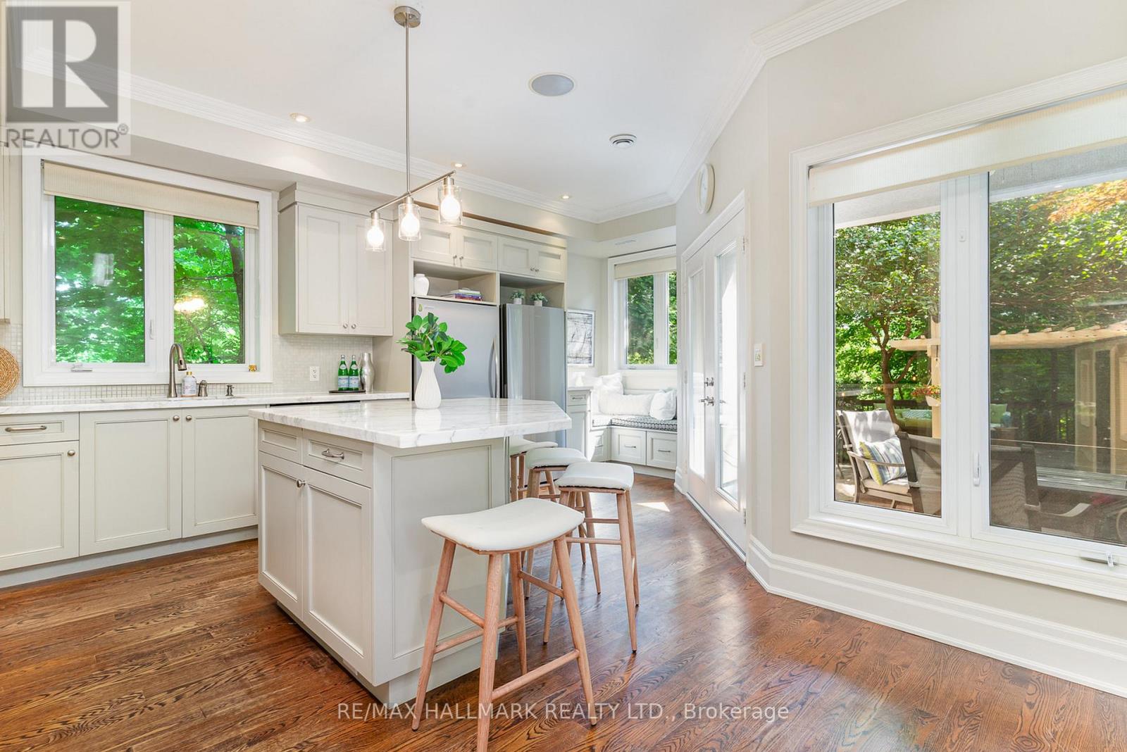 7 Tizzard Avenue, Toronto (Stonegate-Queensway), Ontario  M8Y 3Z4 - Photo 10 - W12693802