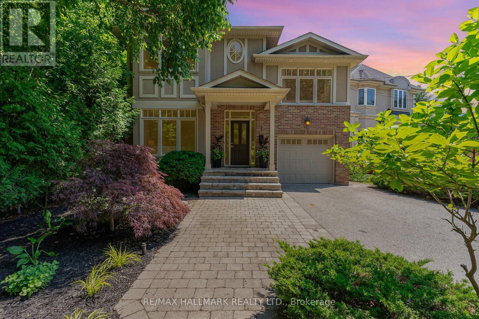 7 Tizzard Avenue, Toronto (Stonegate-Queensway), Ontario  M8Y 3Z4 - Photo 2 - W12693802