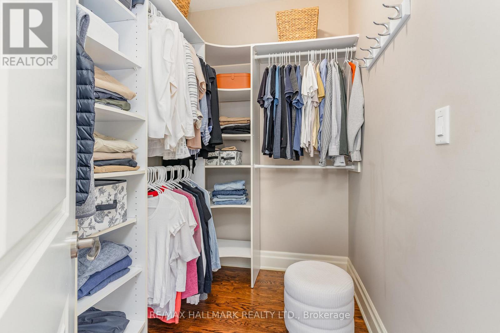 7 Tizzard Avenue, Toronto (Stonegate-Queensway), Ontario  M8Y 3Z4 - Photo 21 - W12693802