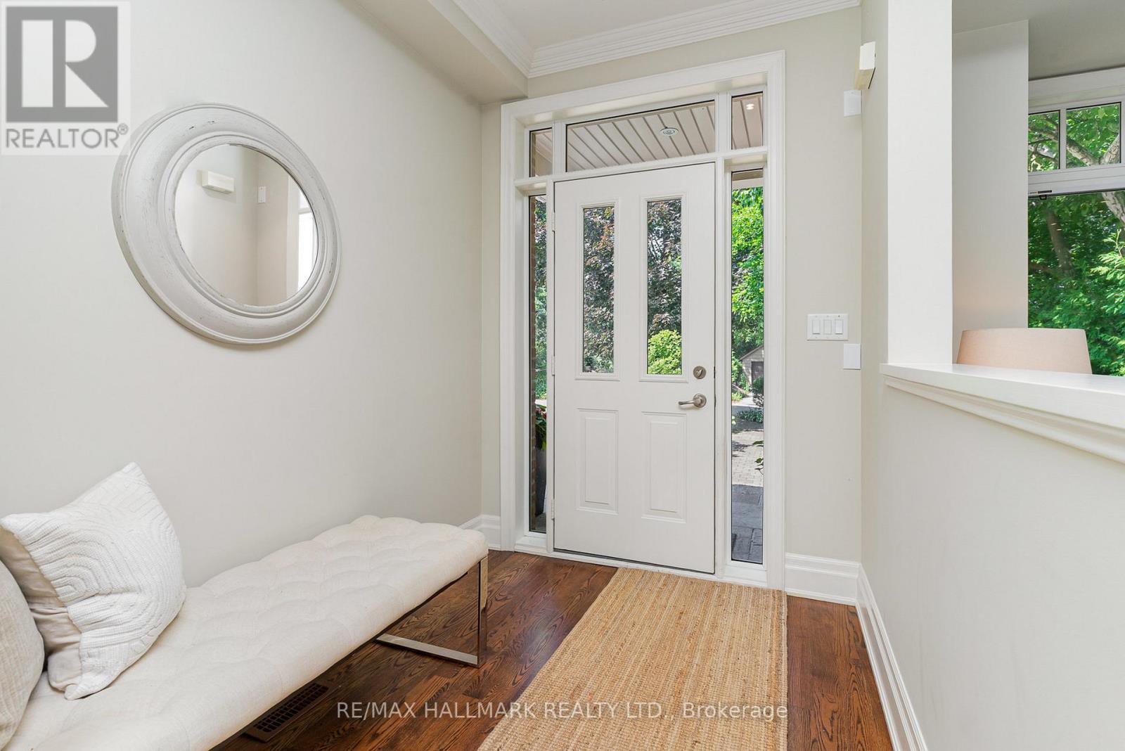 7 Tizzard Avenue, Toronto (Stonegate-Queensway), Ontario  M8Y 3Z4 - Photo 3 - W12693802