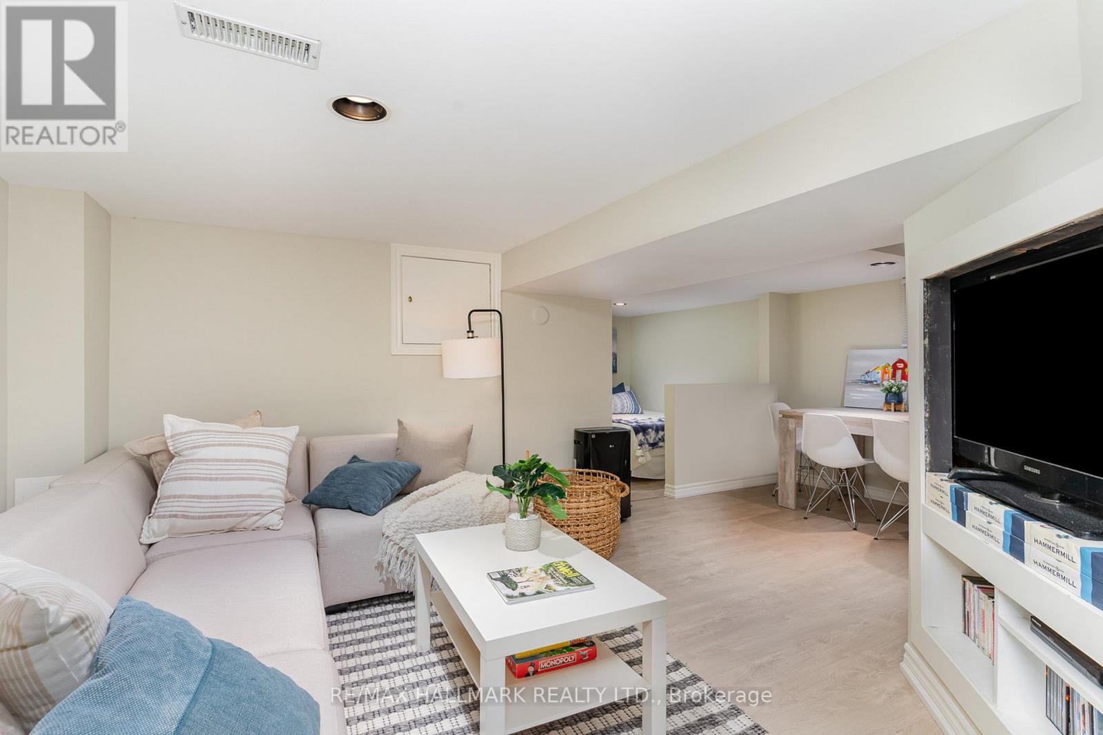 7 Tizzard Avenue, Toronto (Stonegate-Queensway), Ontario  M8Y 3Z4 - Photo 32 - W12693802