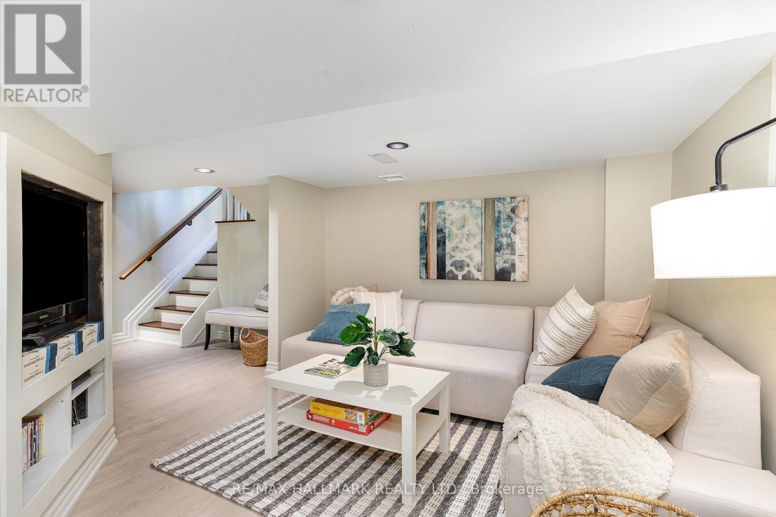 7 Tizzard Avenue, Toronto (Stonegate-Queensway), Ontario  M8Y 3Z4 - Photo 33 - W12693802