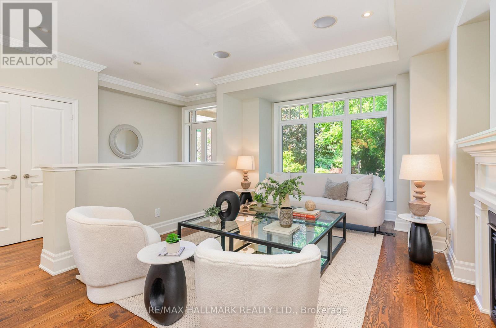 7 Tizzard Avenue, Toronto (Stonegate-Queensway), Ontario  M8Y 3Z4 - Photo 7 - W12693802