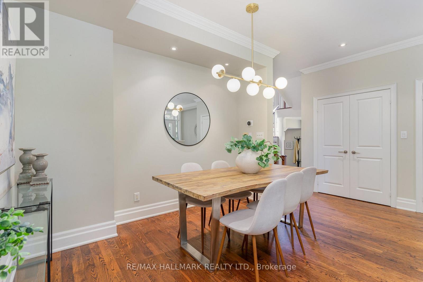 7 Tizzard Avenue, Toronto (Stonegate-Queensway), Ontario  M8Y 3Z4 - Photo 9 - W12693802