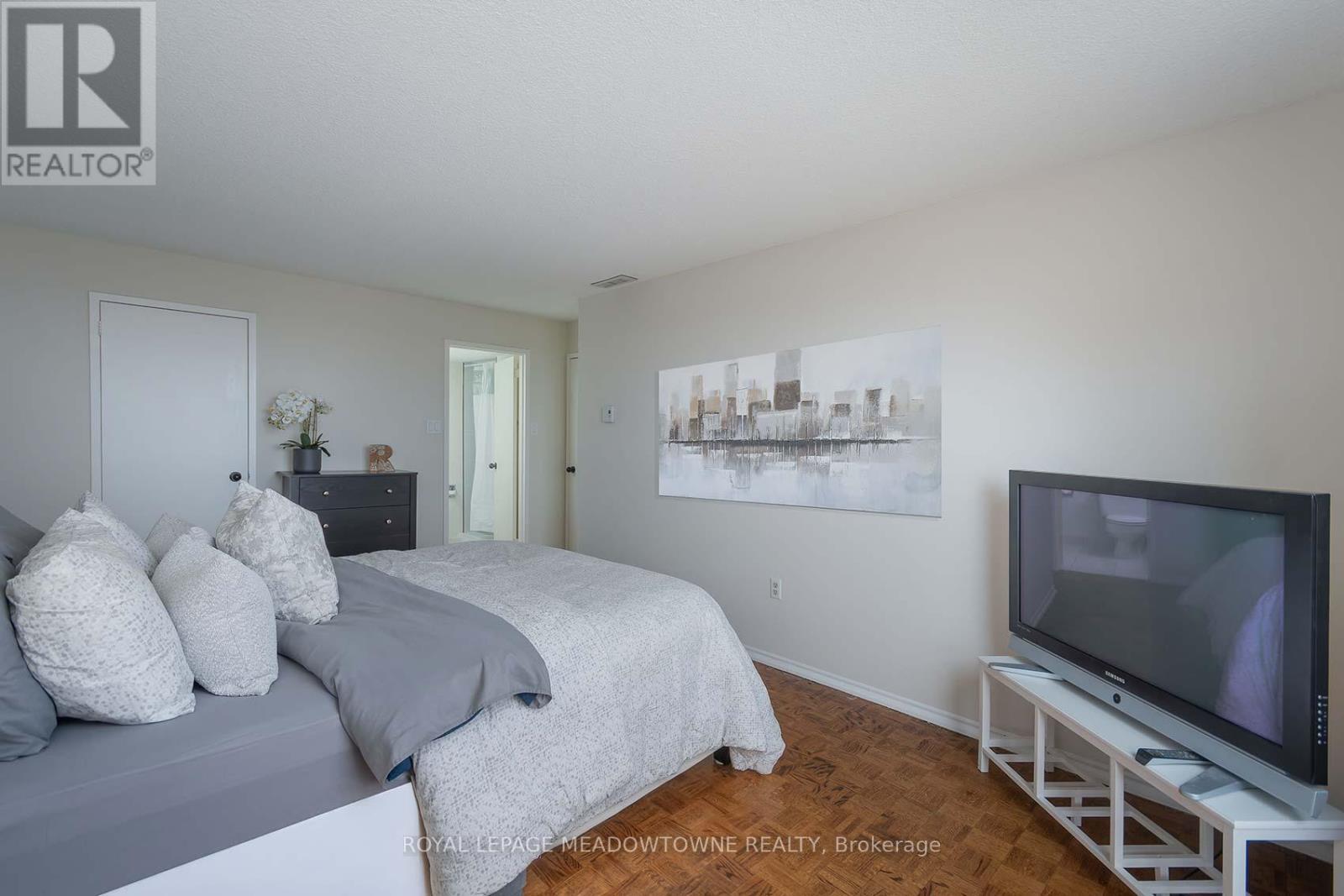 1111 - 965 Inverhouse Drive, Mississauga (Clarkson), Ontario  L5J 4B4 - Photo 17 - W12693806