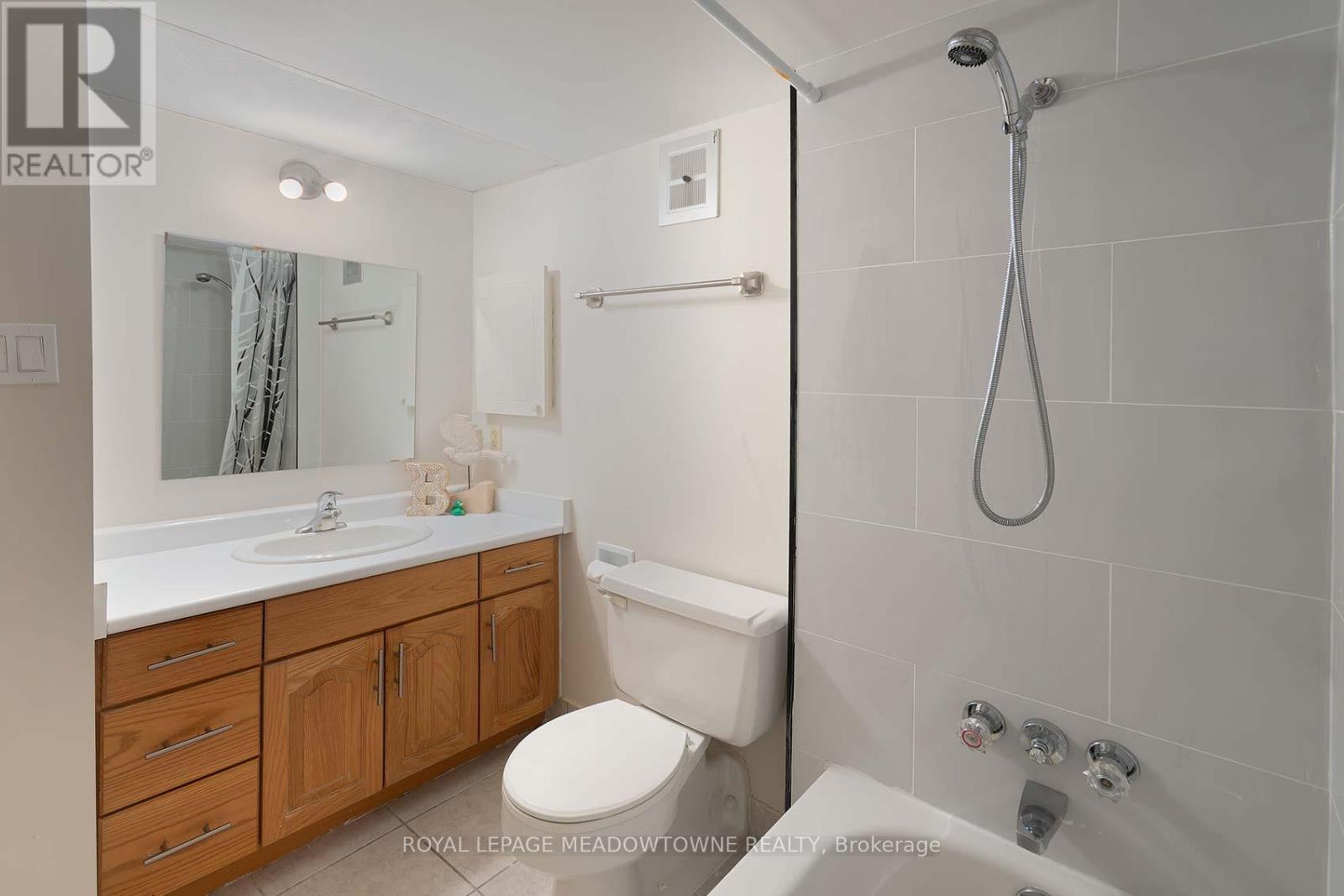 1111 - 965 Inverhouse Drive, Mississauga (Clarkson), Ontario  L5J 4B4 - Photo 20 - W12693806