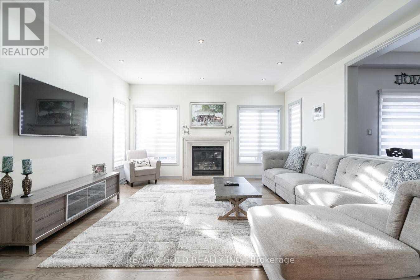 42 Dolly Varden, Brampton (Sandringham-Wellington), Ontario  L6R 3L3 - Photo 10 - W12693844