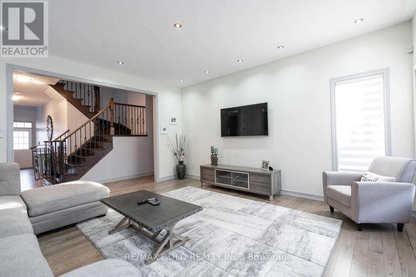 42 Dolly Varden, Brampton (Sandringham-Wellington), Ontario  L6R 3L3 - Photo 11 - W12693844