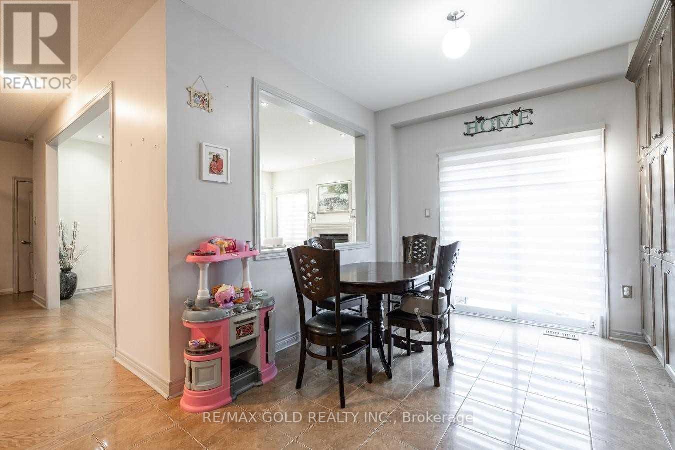 42 Dolly Varden, Brampton (Sandringham-Wellington), Ontario  L6R 3L3 - Photo 12 - W12693844