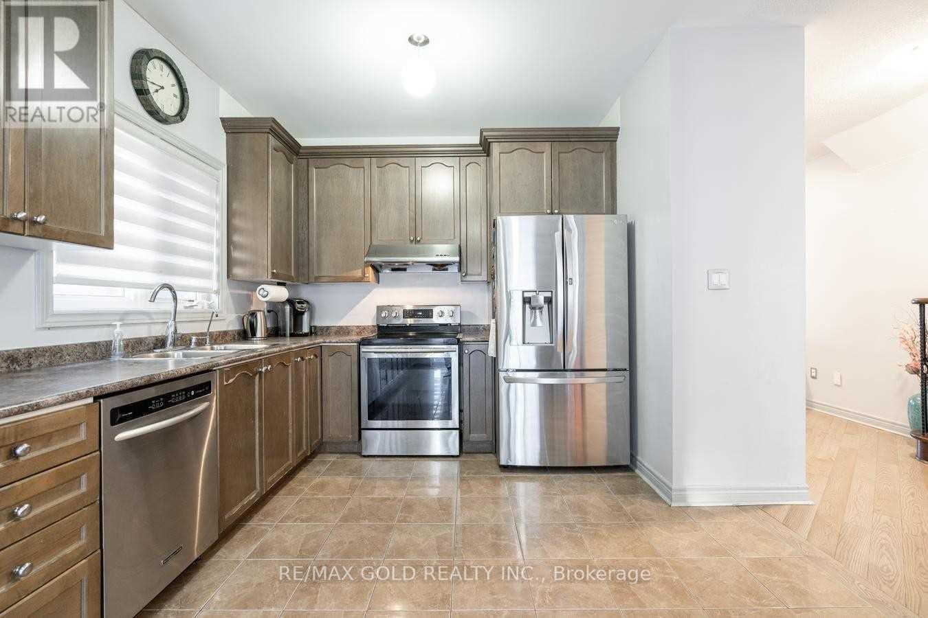 42 Dolly Varden, Brampton (Sandringham-Wellington), Ontario  L6R 3L3 - Photo 13 - W12693844