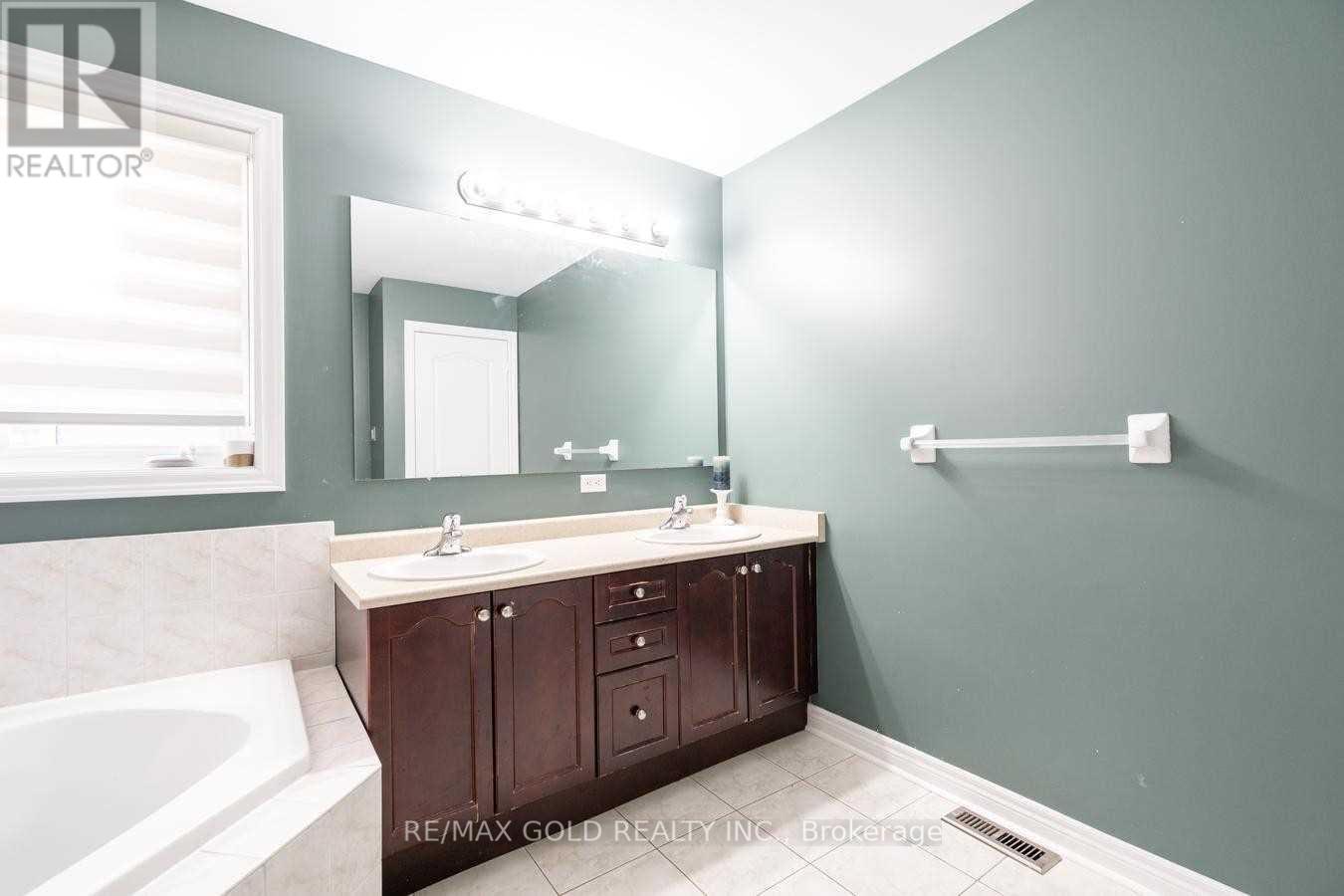 42 Dolly Varden, Brampton (Sandringham-Wellington), Ontario  L6R 3L3 - Photo 19 - W12693844