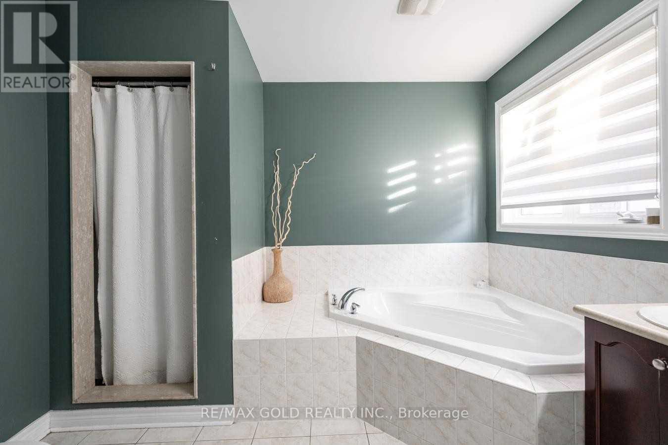 42 Dolly Varden, Brampton (Sandringham-Wellington), Ontario  L6R 3L3 - Photo 20 - W12693844