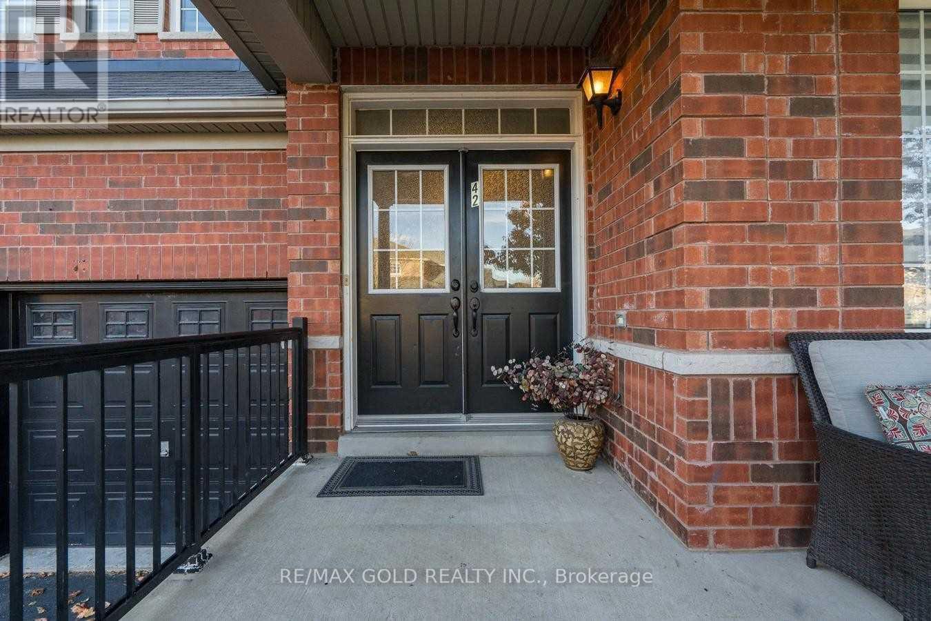 42 Dolly Varden, Brampton (Sandringham-Wellington), Ontario  L6R 3L3 - Photo 3 - W12693844