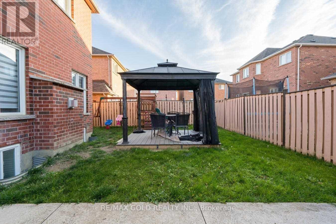 42 Dolly Varden, Brampton (Sandringham-Wellington), Ontario  L6R 3L3 - Photo 35 - W12693844