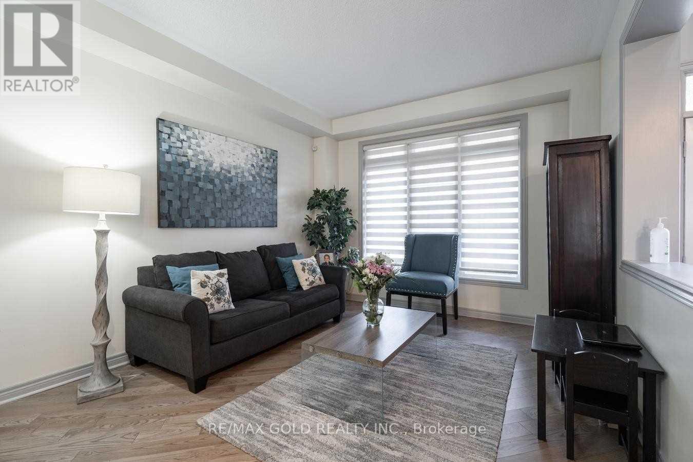 42 Dolly Varden, Brampton (Sandringham-Wellington), Ontario  L6R 3L3 - Photo 5 - W12693844