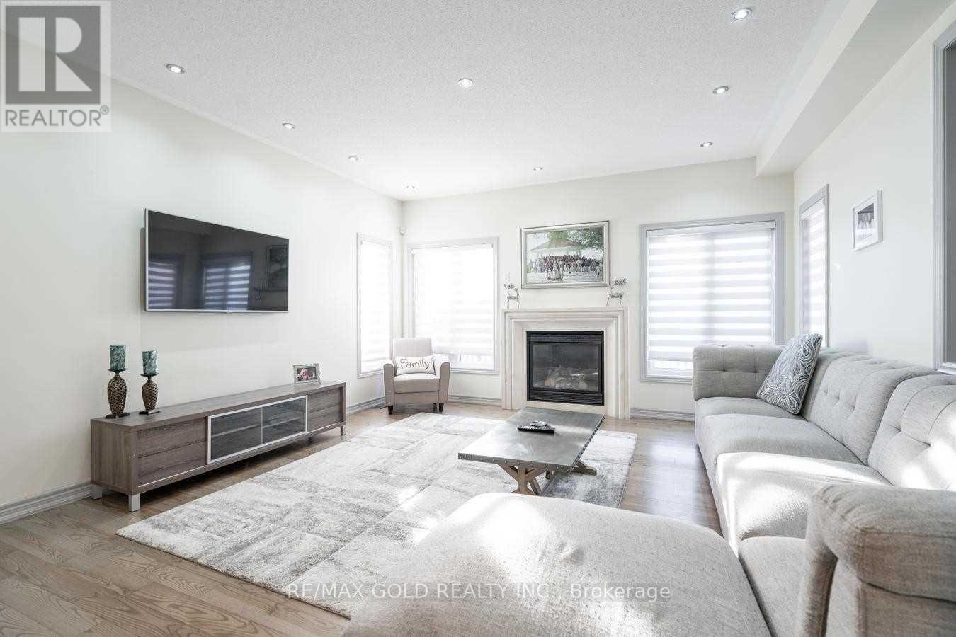 42 Dolly Varden, Brampton (Sandringham-Wellington), Ontario  L6R 3L3 - Photo 9 - W12693844