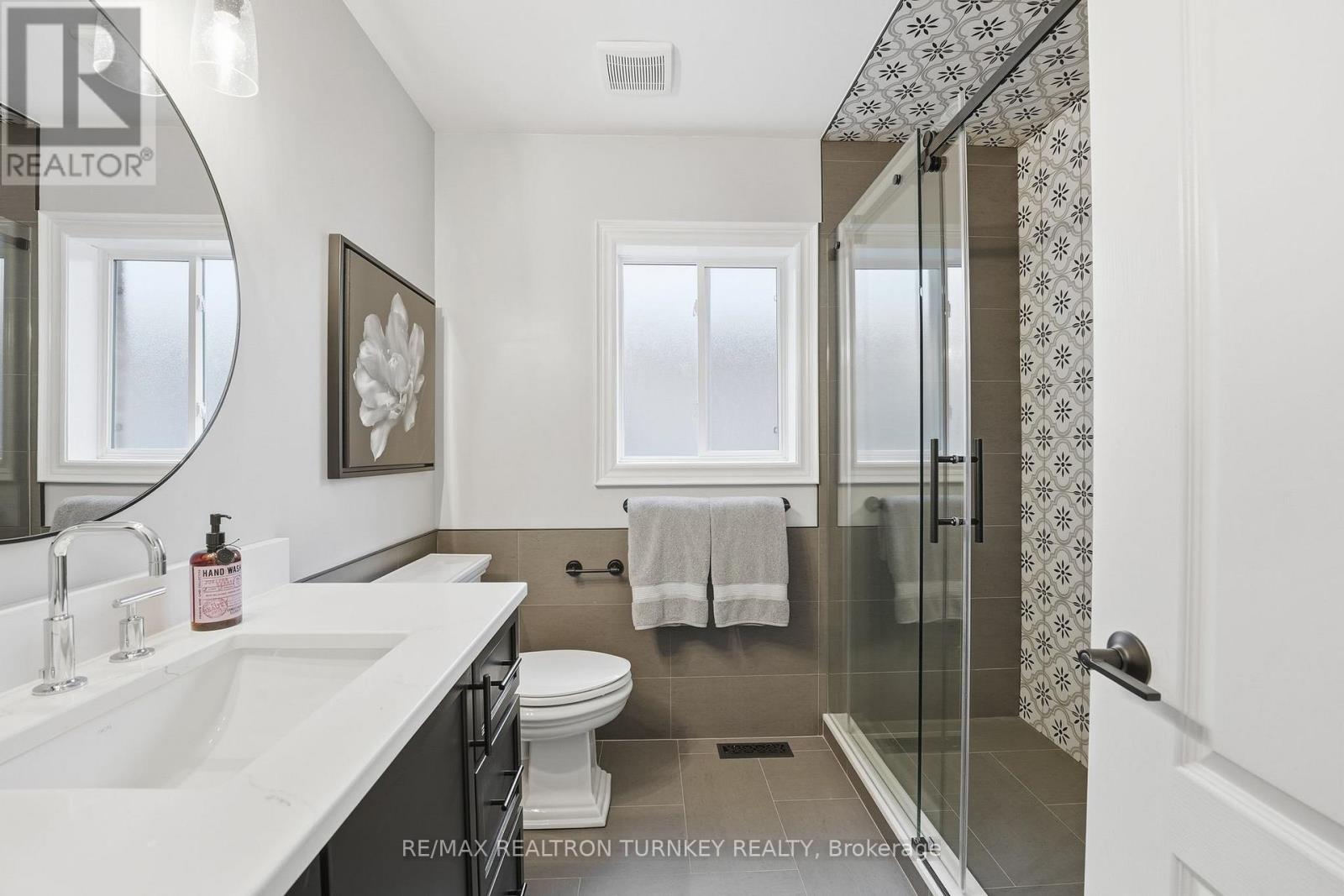 228 Sawmill Valley Drive, Newmarket, Ontario  L3X 2W1 - Photo 24 - N12692550