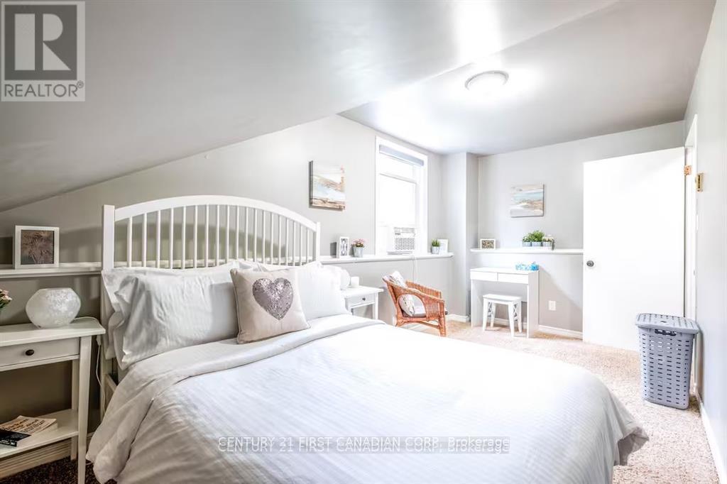 Unit B - 705 Conservation Drive, Waterloo, Ontario  N2J 3Z4 - Photo 11 - X12693862