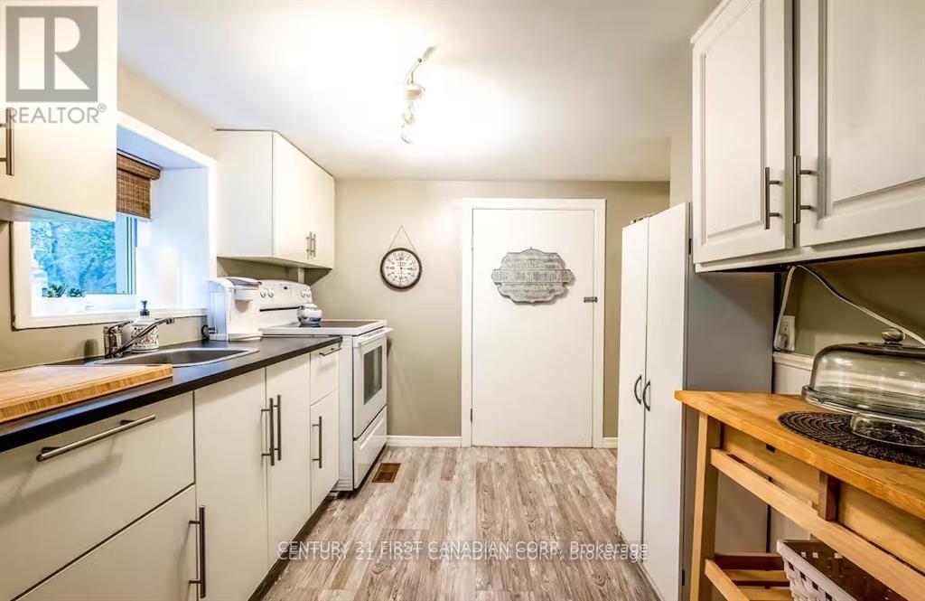 Unit B - 705 Conservation Drive, Waterloo, Ontario  N2J 3Z4 - Photo 18 - X12693862