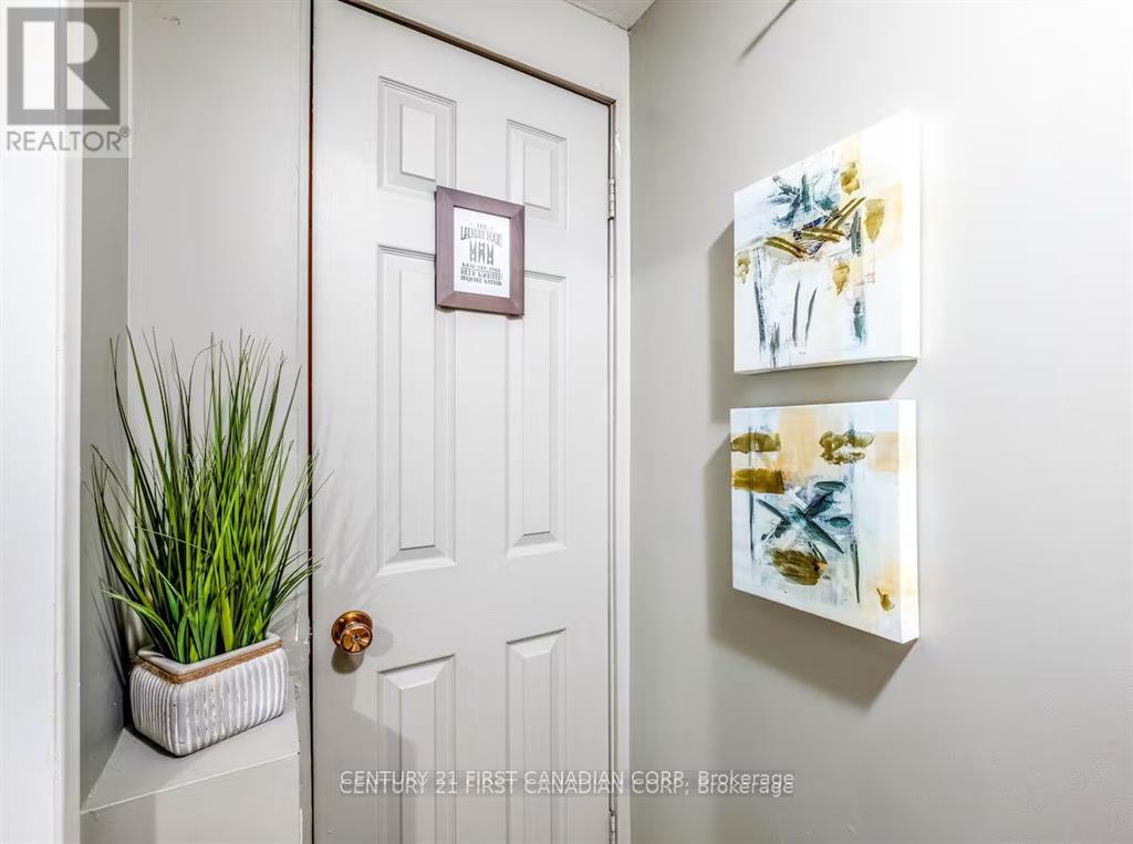 Unit B - 705 Conservation Drive, Waterloo, Ontario  N2J 3Z4 - Photo 7 - X12693862