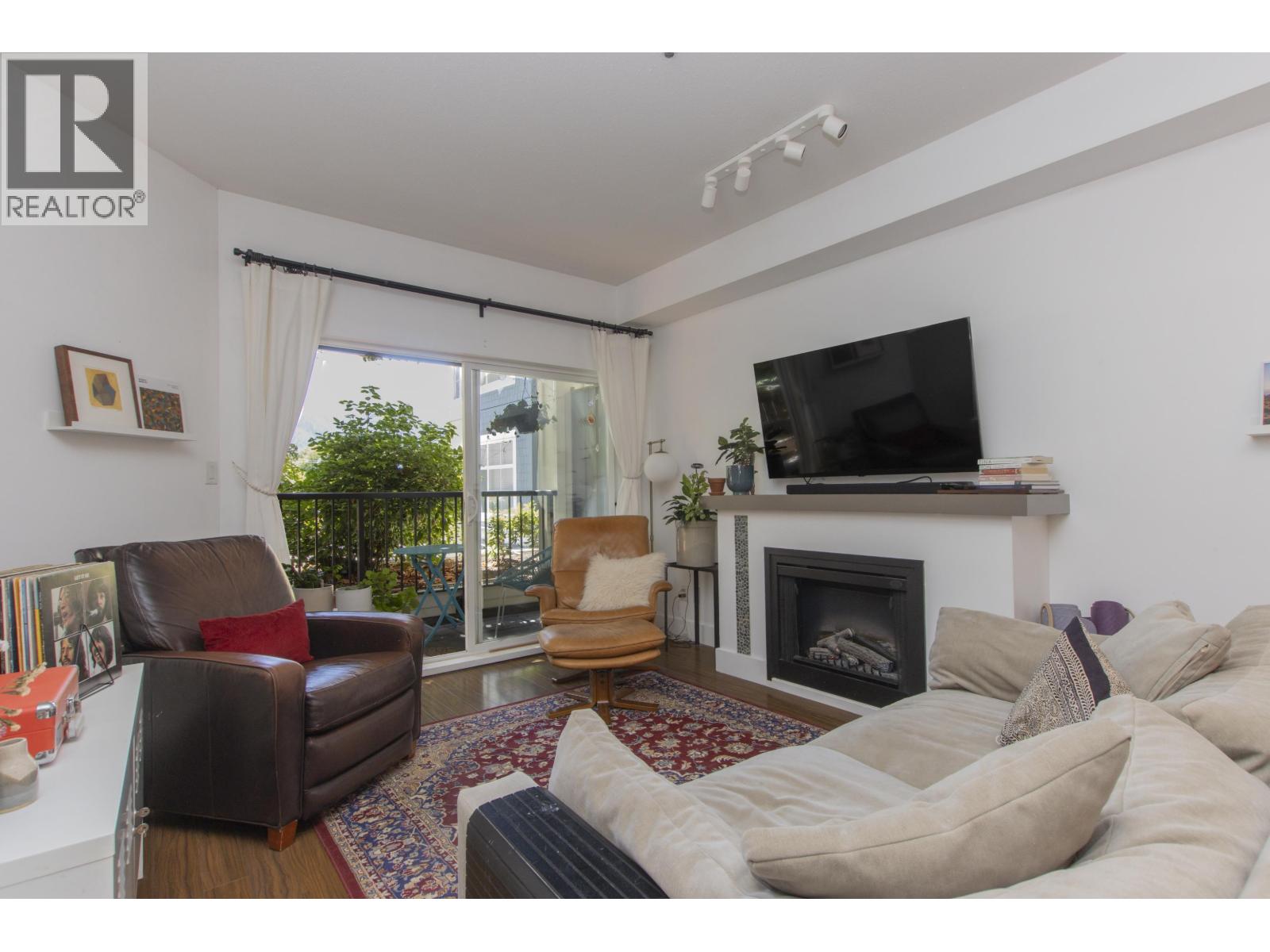 220 1336 Main Street, Squamish, British Columbia  V8B 0R2 - Photo 3 - R3079370