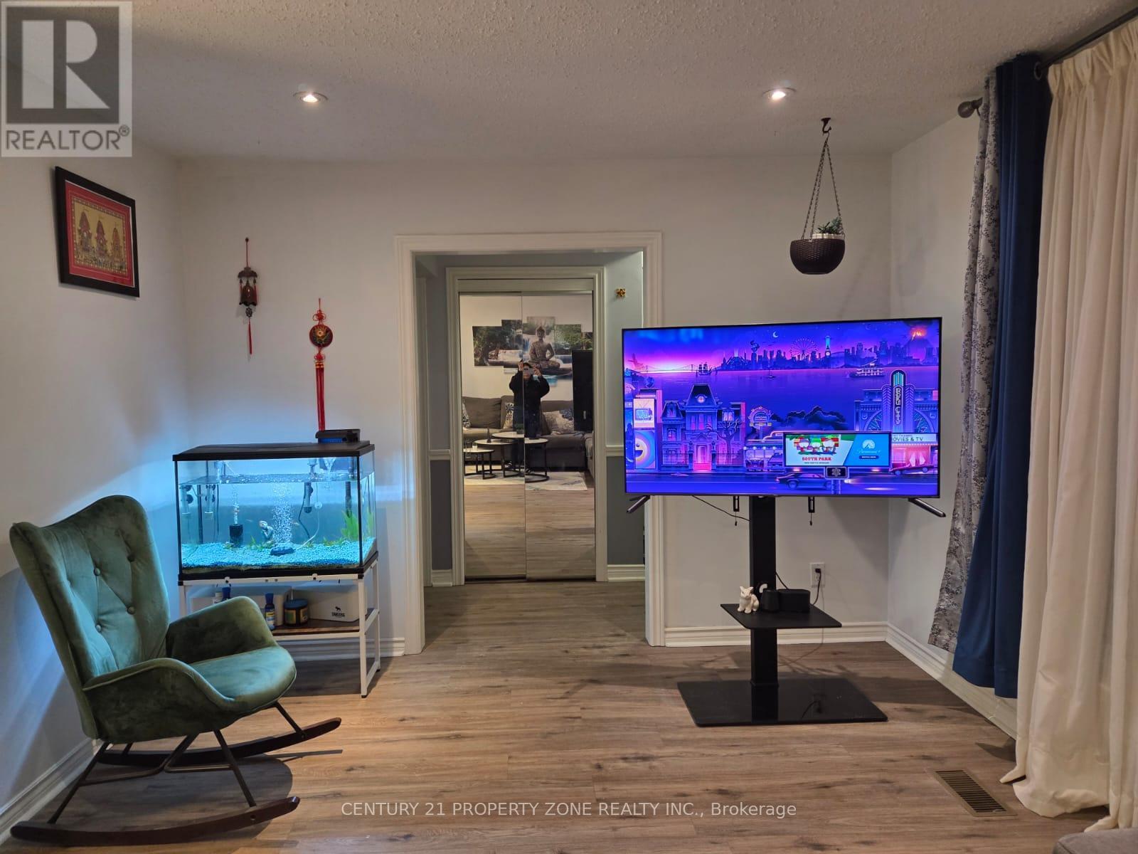 49 Athlone Avenue, Brampton, Ontario  L6T 2N5 - Photo 3 - W12664352