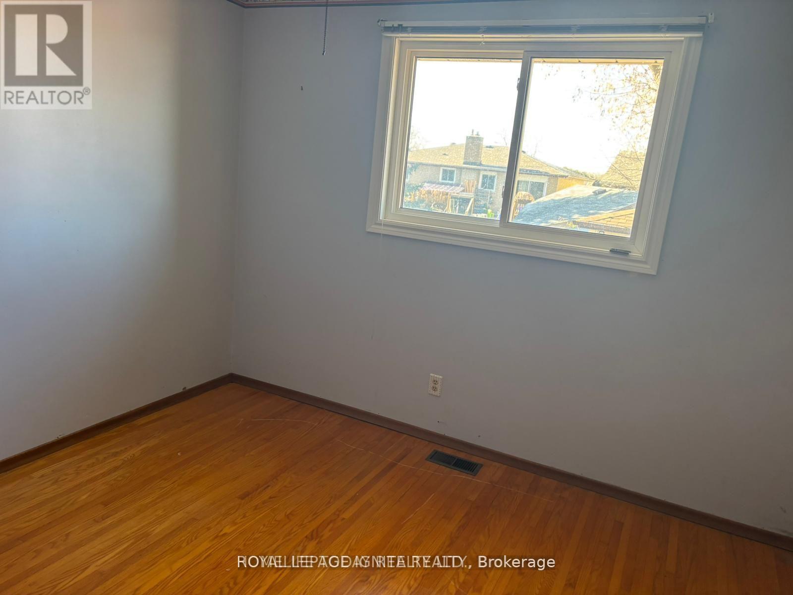 Main - 543 Glendene Crescent, Waterloo, Ontario  N2L 4P3 - Photo 11 - X12693854