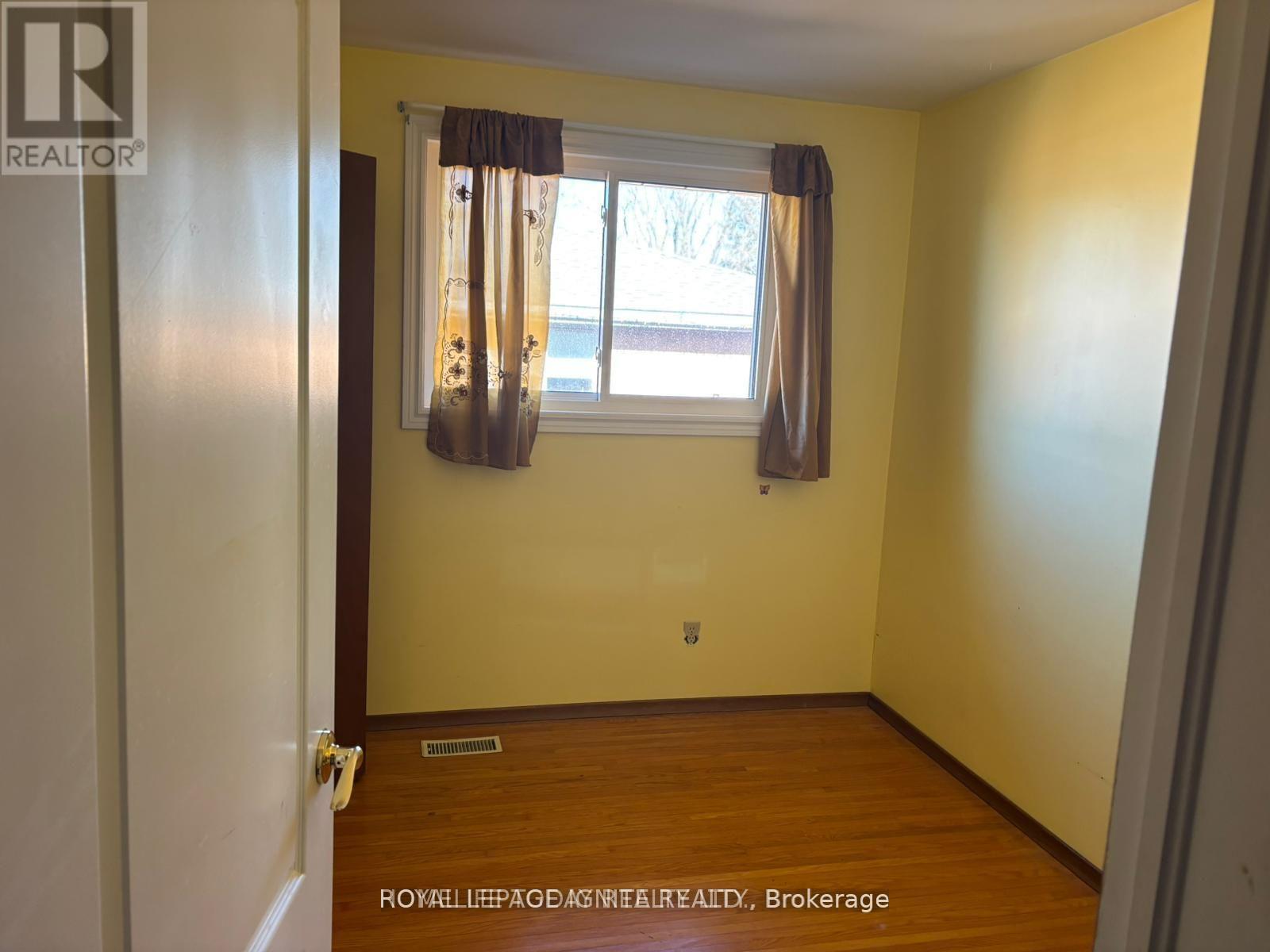 Main - 543 Glendene Crescent, Waterloo, Ontario  N2L 4P3 - Photo 12 - X12693854