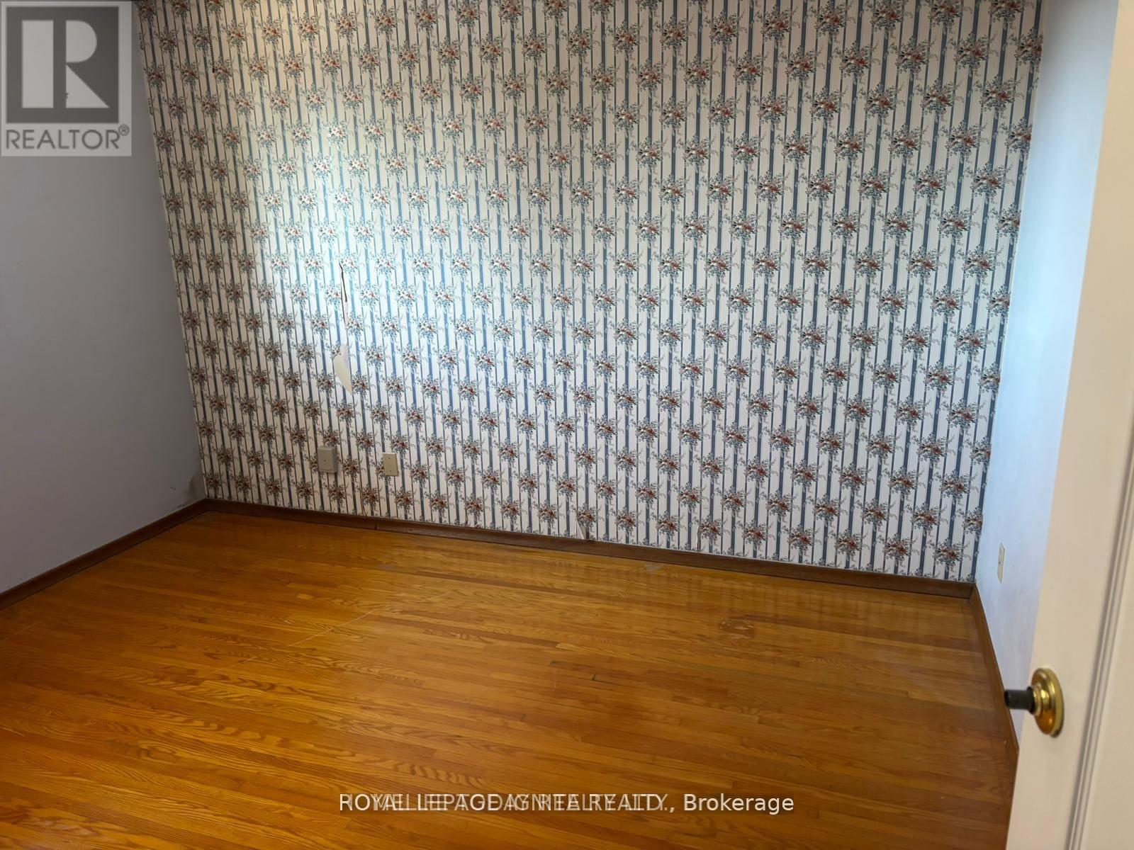 Main - 543 Glendene Crescent, Waterloo, Ontario  N2L 4P3 - Photo 14 - X12693854