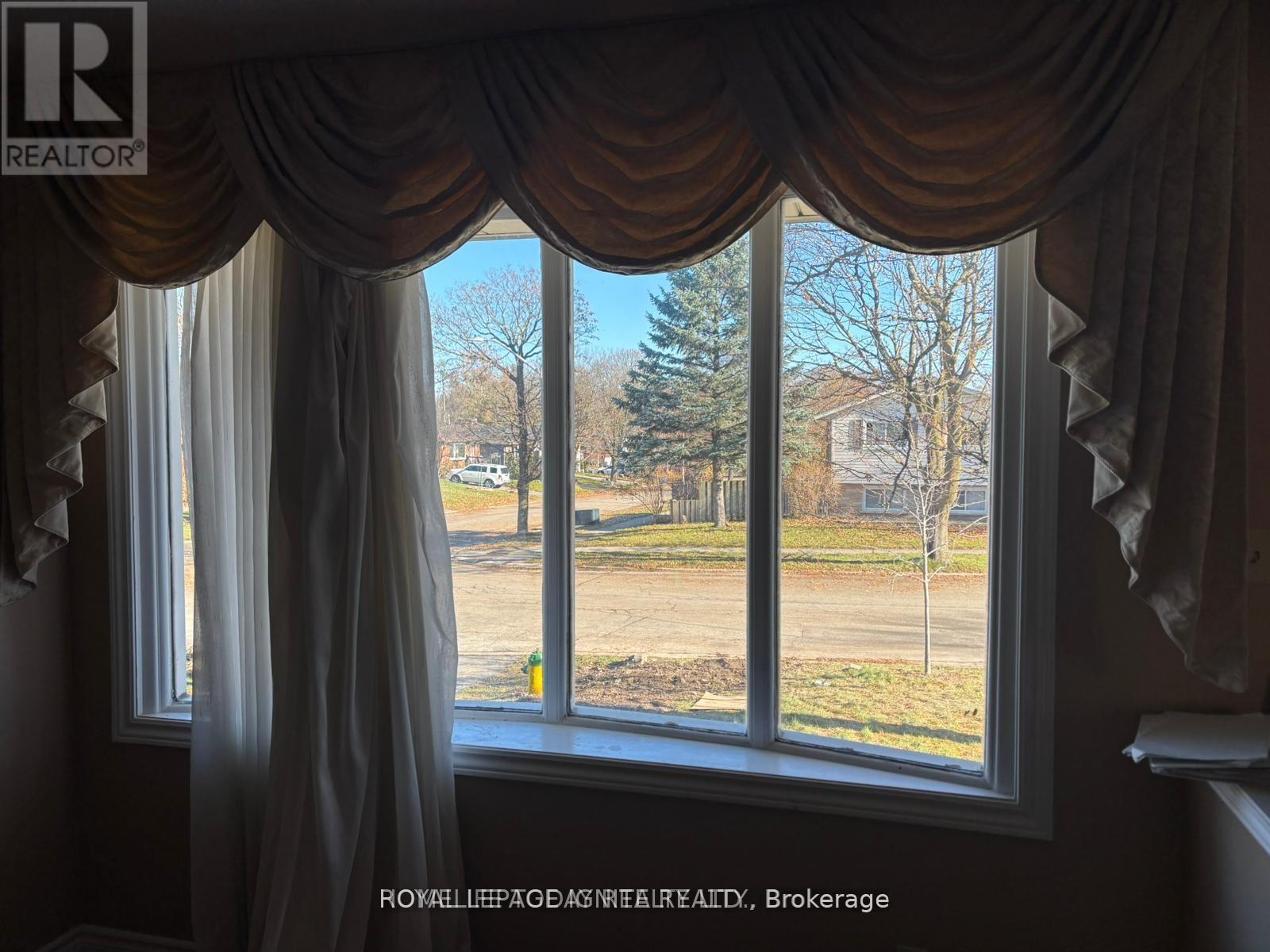 Main - 543 Glendene Crescent, Waterloo, Ontario  N2L 4P3 - Photo 2 - X12693854