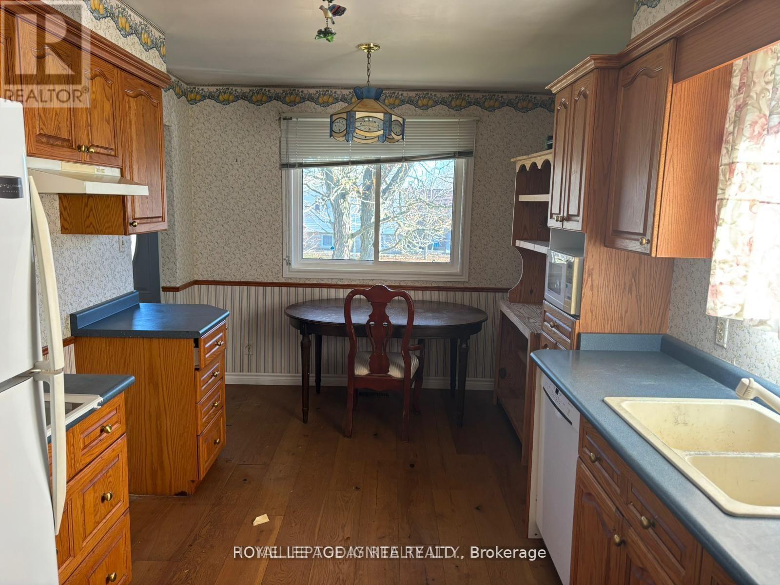 Main - 543 Glendene Crescent, Waterloo, Ontario  N2L 4P3 - Photo 6 - X12693854