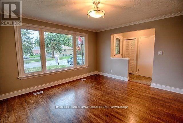 381 Taylor Mills Main Fl Drive, Richmond Hill (Crosby), Ontario  L4C 2V1 - Photo 2 - N12692922