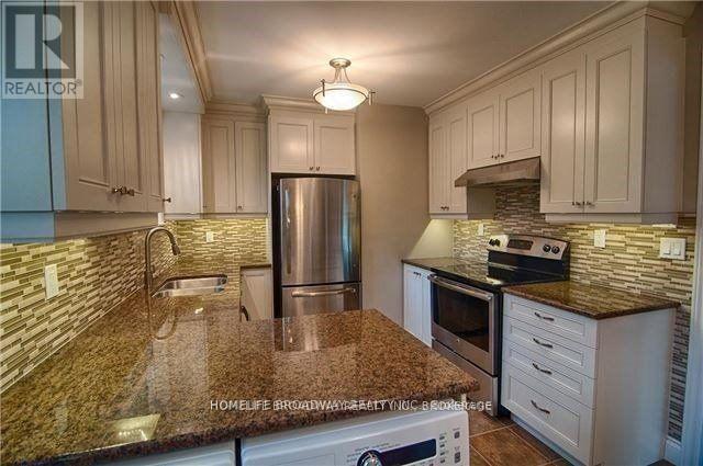 381 Taylor Mills Main Fl Drive, Richmond Hill (Crosby), Ontario  L4C 2V1 - Photo 5 - N12692922