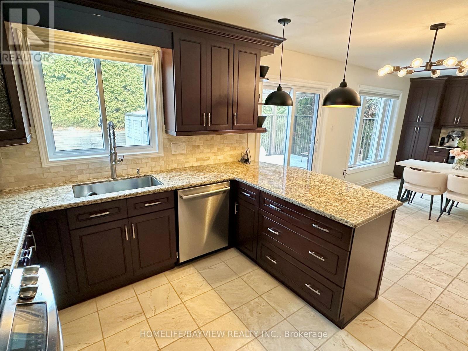 12 Roughley Street, Bradford West Gwillimbury (Bradford), Ontario  L3Z 3B2 - Photo 10 - N12693746