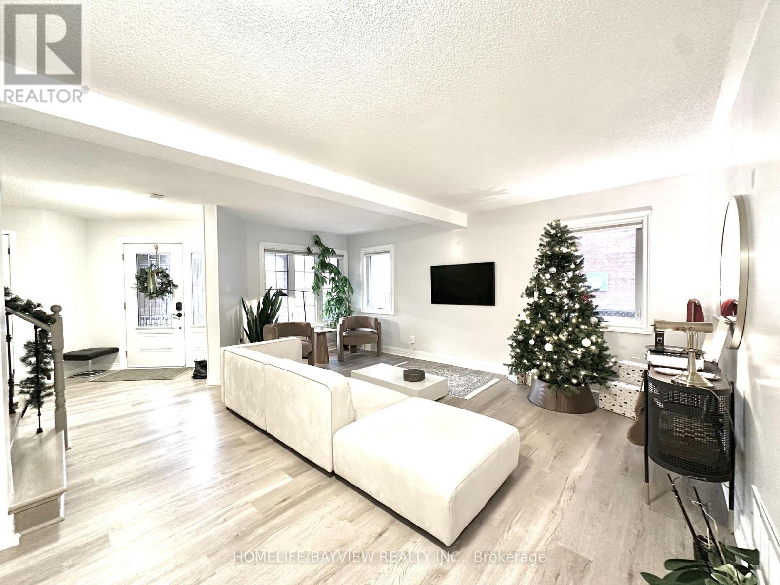 12 Roughley Street, Bradford West Gwillimbury (Bradford), Ontario  L3Z 3B2 - Photo 3 - N12693746