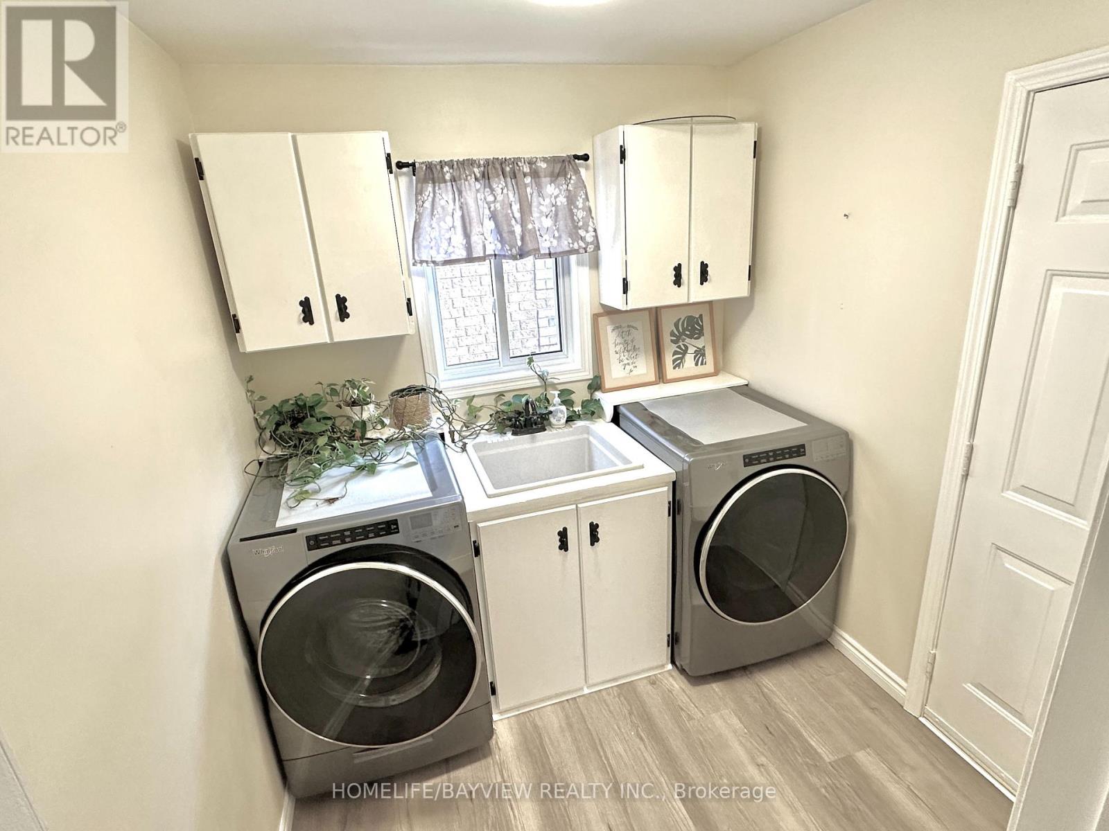 12 Roughley Street, Bradford West Gwillimbury (Bradford), Ontario  L3Z 3B2 - Photo 7 - N12693746