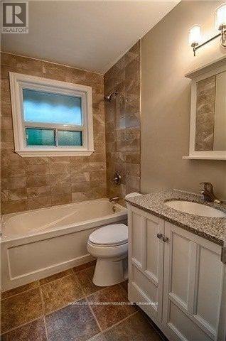 381 Taylor Mills Main Fl Drive, Richmond Hill (Crosby), Ontario  L4C 2V1 - Photo 8 - N12692922