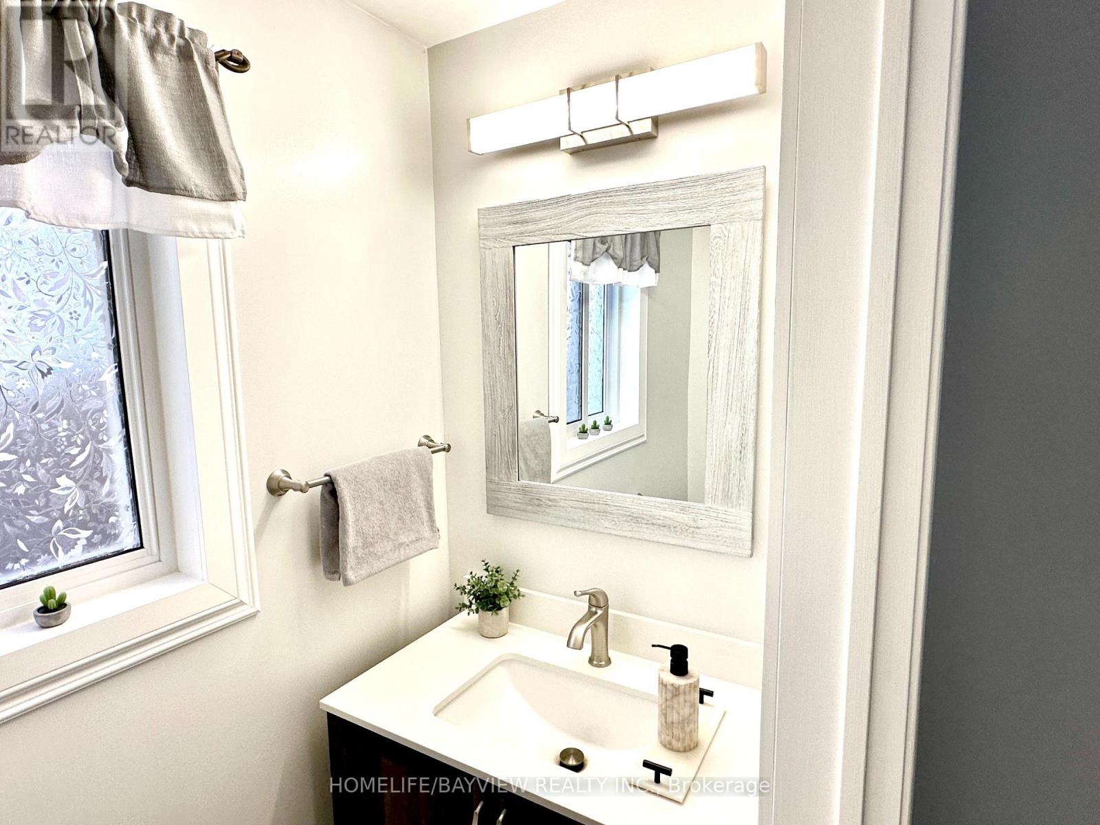 12 Roughley Street, Bradford West Gwillimbury (Bradford), Ontario  L3Z 3B2 - Photo 13 - N12693746