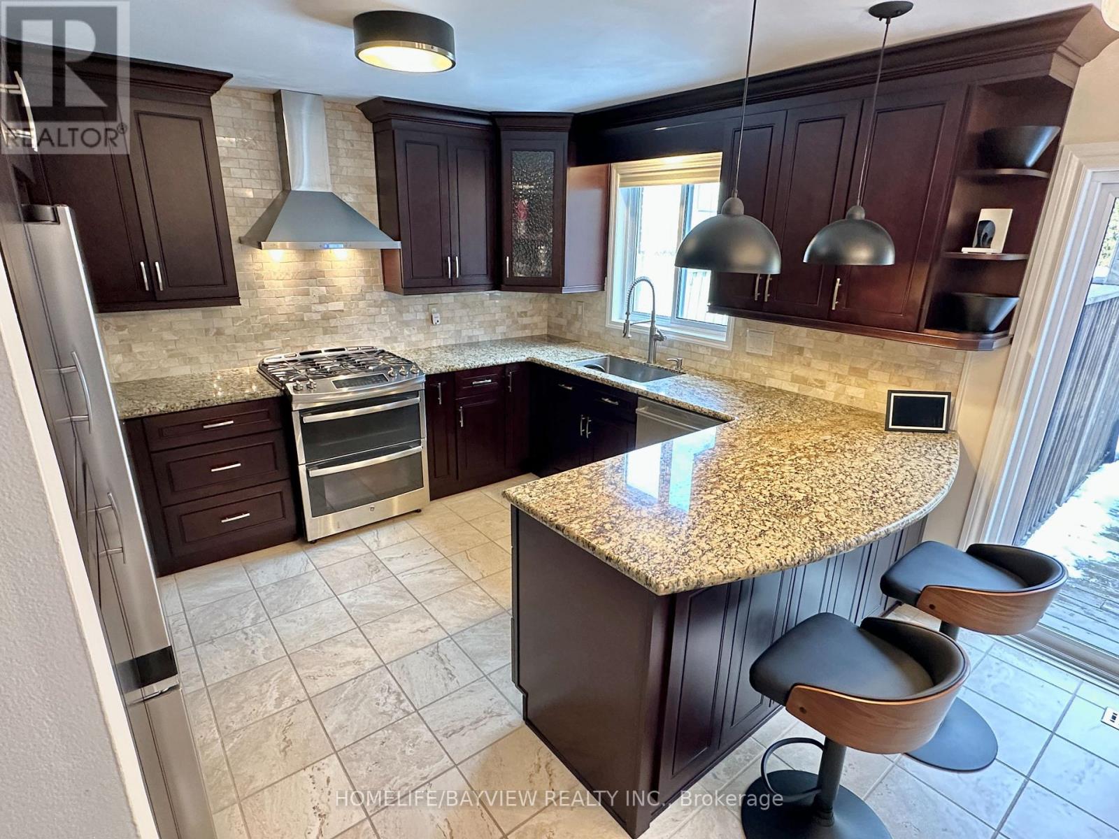 12 Roughley Street, Bradford West Gwillimbury (Bradford), Ontario  L3Z 3B2 - Photo 9 - N12693746