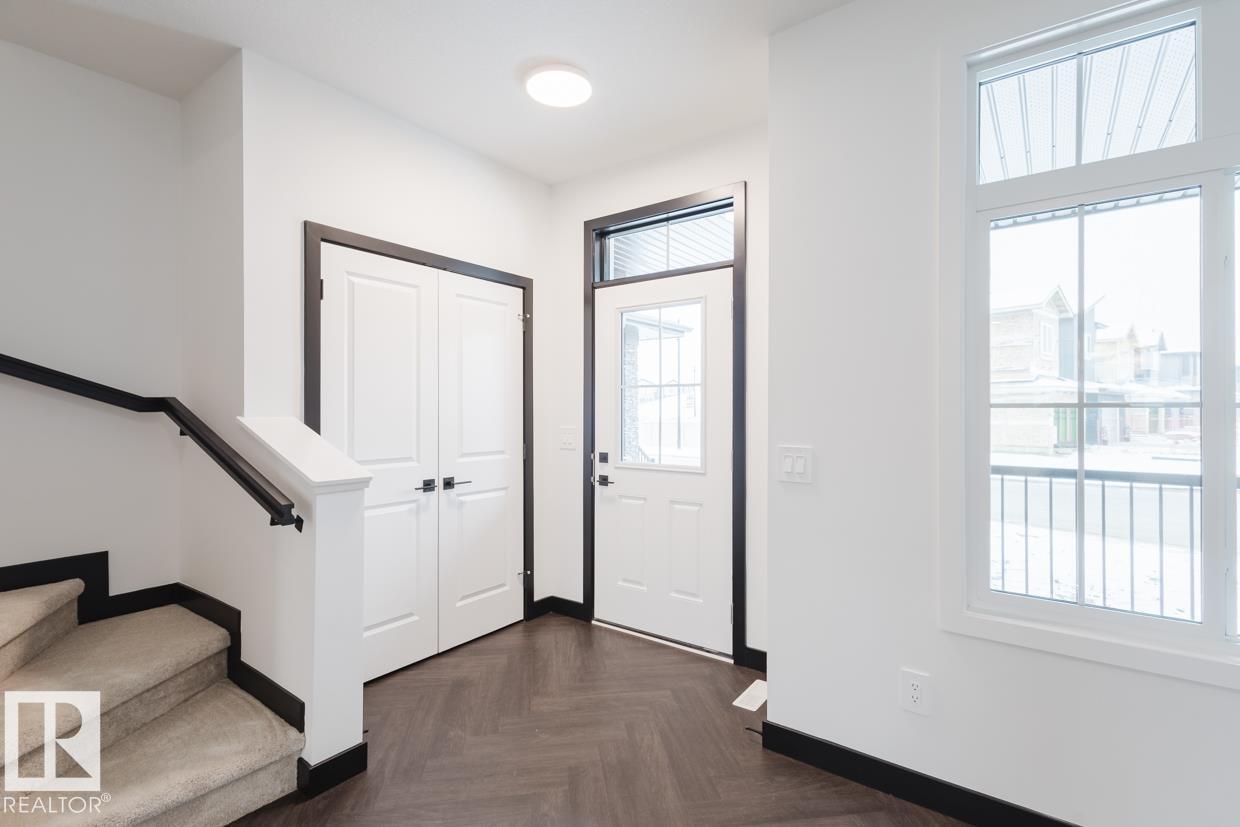 2124 Crossbill Ln Nw, Edmonton, Alberta  T6W 4V8 - Photo 2 - E4466370