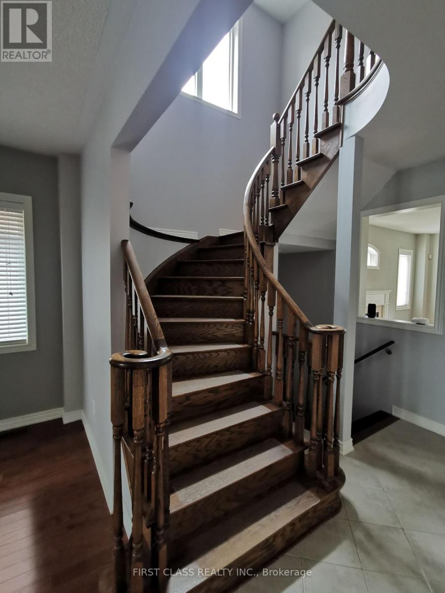 279 River Ridge Boulevard, Aurora, Ontario  L4G 0G4 - Photo 3 - N12693886