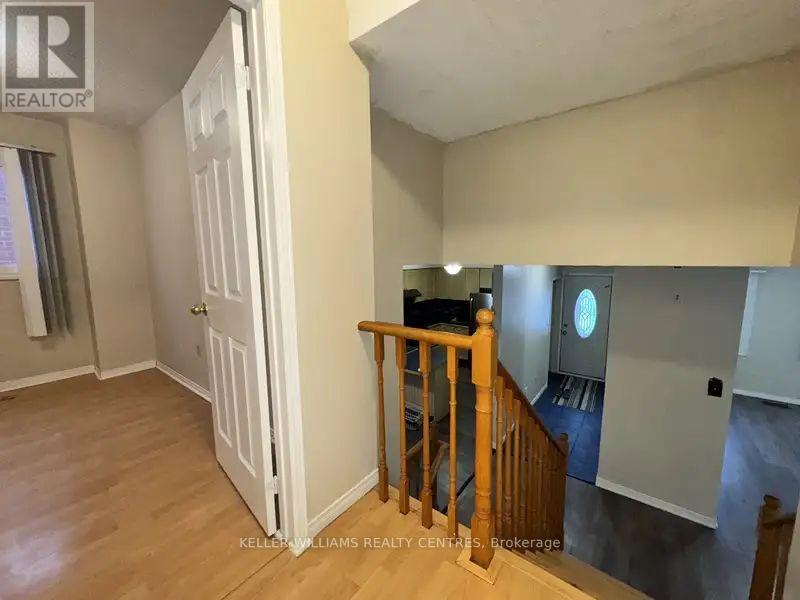 Upper - 51 Mcdougall Drive, Barrie (West Bayfield), Ontario  L4N 7H7 - Photo 14 - S12693892