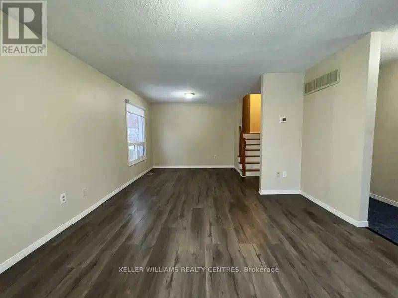 Upper - 51 Mcdougall Drive, Barrie (West Bayfield), Ontario  L4N 7H7 - Photo 7 - S12693892