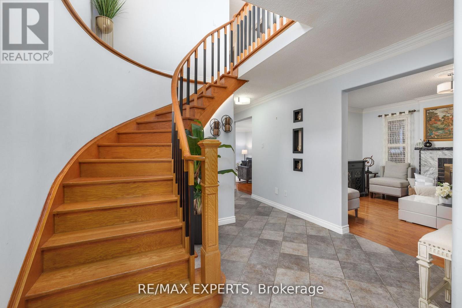 482 Malaga Road, Mississauga, Ontario  L5B 3W2 - Photo 3 - W12672466