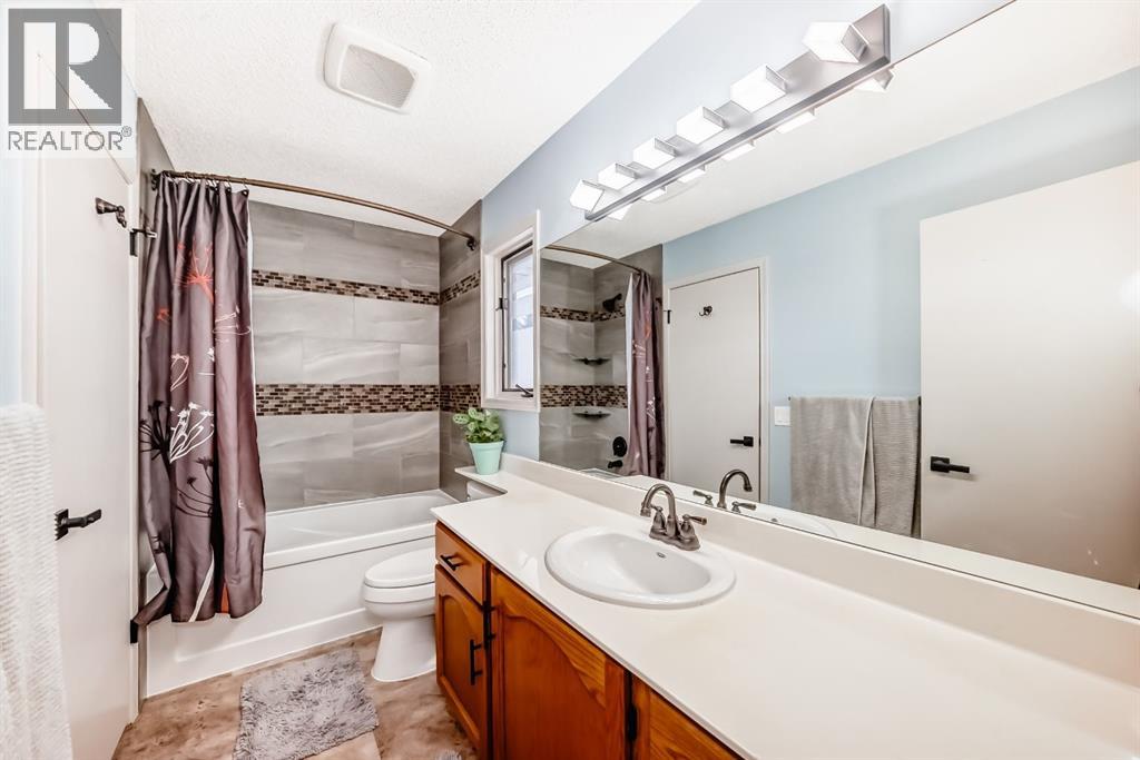 228 Woodside Road Nw, Airdrie, Alberta  T4B 2E2 - Photo 23 - A2271199