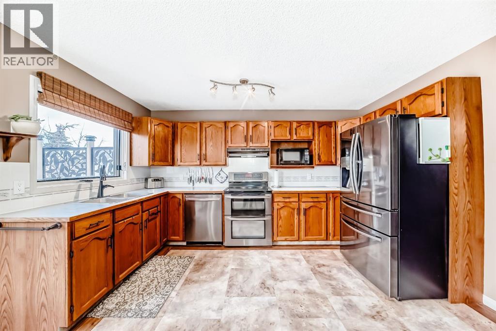 228 Woodside Road Nw, Airdrie, Alberta  T4B 2E2 - Photo 3 - A2271199