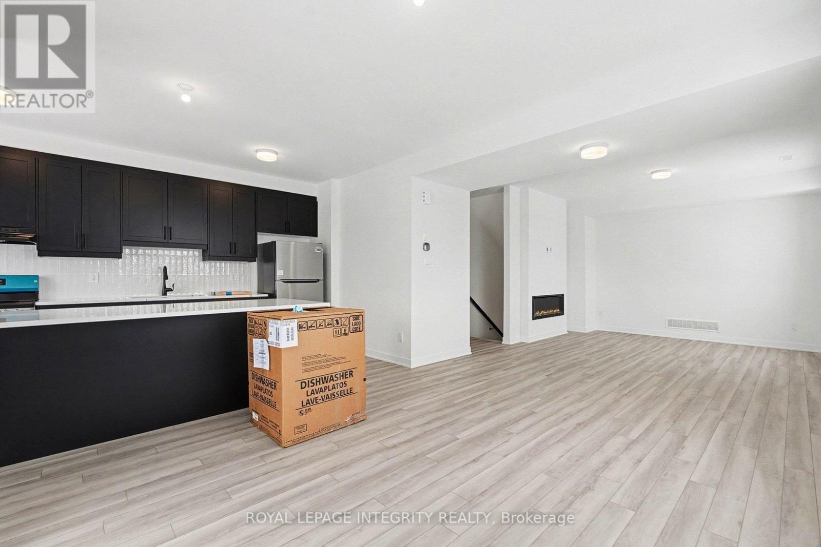 800 Demulcent Lane, Ottawa, Ontario  K2W 0N9 - Photo 8 - X12693902