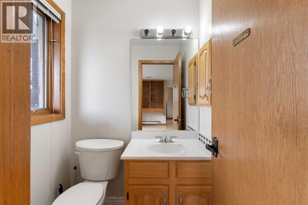 1008 Shawnee Drive Sw, Calgary, Alberta  T2Y 2T9 - Photo 19 - A2279086